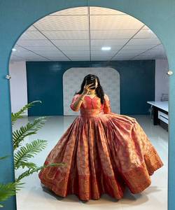 สวยมากและดีไซเนอร์ปาร์ตี้สวมเสื้อเย็บปักถักร้อยสุภาพสตรีอินเดียผู้หญิงเย็บสําเร็จรูปราคาต่ําขายส่งซูราษี - Product Image 3