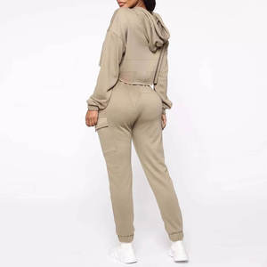 Conjunto de chándal de Top corto con logotipo personalizado unisex Traje elegante para mujer con suministro ODM informal de invierno ajustado - Product Image 5