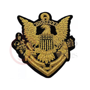 El diseño de su propias insignias de bordado hechas a mano lingotes alambre mano insignias de bordado - Product Image 1