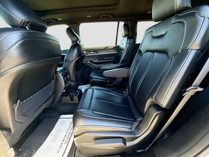 Grand Cherokee L Limited 2025 de Segunda Mano, SUV de Lujo de 7 Plazas, Motor V6 de 3.6L, Tracción en las 4 Ruedas, Automático, 6200lbs, Vehículo Familiar Todoterreno en Venta - Product Image 5