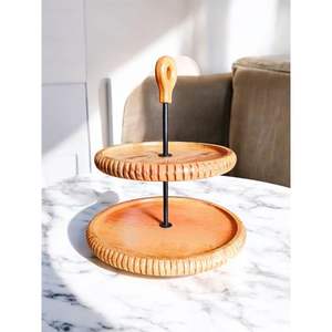 Bandeja de servicio de madera redonda rústica de 2 niveles con mango de metal resistente para cocina, fiestas, exhibición de postres y centro de mesa - Product Image 3