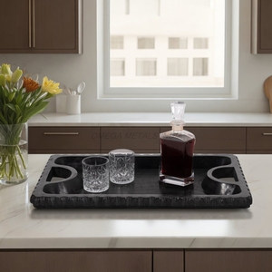 ถาดไม้อะคาเซียที่เป็นเอกลักษณ์ในโทนสีน้ำตาลอ่อนพร้อมรูปทรงสี่เหลี่ยมที่ทันสมัยและพื้นผิวแบบธรรมชาติเหมาะสำหรับการตกแต่งบ้านและความบันเทิง - Product Image 4