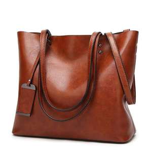 Sac fourre-tout chic et fonctionnel pour femme grande capacité, construction durable et parfait pour le bureau, les voyages ou les sorties décontractées - Product Image 1