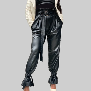 Pantalon long noir pour femme, en similicuir PU, taille haute, coupe droite, coupe régulière, coupe streetwear, coupe longue, coupe intégrale, coupe extensible, coupe vent et imperméable, effet ventre plat, pour l'automne - Product Image 1