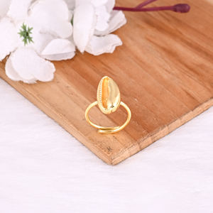Anillo de Latón con Incrustaciones de Concha de Cauri, Chapado en Oro, Anillos Lisos para Mujer, Moda Minimalista, Regalo para Eventos Casuales y Fiestas, Precio al por Mayor - Product Image 4
