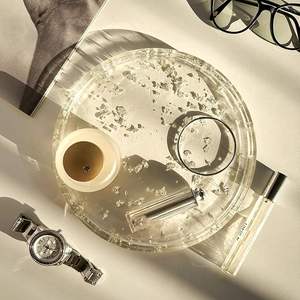 Bandeja de servicio de resina personalizada hecha a mano con diseños únicos de epoxi Bandeja decorativa para uso en cocina y comedor de boda - Product Image 1