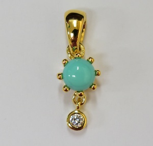 จี้เงินแท้ S925 ชุบทอง 14K ดีไซน์เรียบหรู ประดับด้วยเทอร์ควอยซ์ธรรมชาติและเพชรคิวบิกเซอร์โคเนีย สามารถปรับแต่งได้สำหรับขายปลีก OEM ODM จากประเทศไทย - Product Image 1