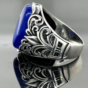 Bague de fiançailles vintage pour homme en argent sterling avec pierre précieuse ovale en lapis-lazuli, sertie dans un cadre, marque Mehrajudin Gems - Product Image 3