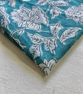 Tela de Algodón Estampada a Mano con Diseño Floral Botánico Mughal en Azul Verde Azulado - Product Image 3