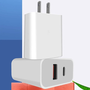 Chargeur mural USB et Type-C à charge rapide - Couleurs assorties - Product Image 3