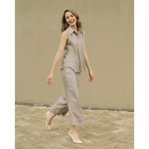 Vente en gros Chemise personnalisée décontractée en lin d'été Chemise de couleur unie sans manches pour femmes - Product Image 1