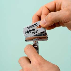 Lames de rasoir à double tranchant Dorco ST300 Platinum Extra, 100 unités, lames de rasoir en acier inoxydable de qualité supérieure, super affûtées pour un rasage en douceur - Product Image 4