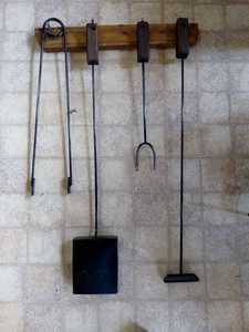 Juego de 5 herramientas de fuego colgantes decorativas de lujo para el hogar, interior y exterior, incluye 5 herramientas, juego de chimenea y accesorios, suministros de jardín - Product Image 2