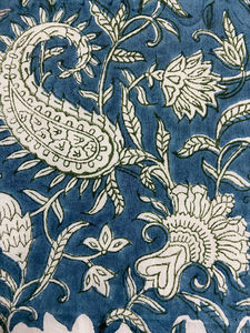 ผ้าฝ้ายพิมพ์ลายด้วยมือสีน้ำเงินคราม ลายดอกไม้ ลายเพสลีย์ ลายเถาวัลย์ ดีไซน์แบบดั้งเดิม - Product Image 3
