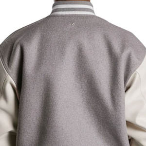 Vestes universitaires de haute qualité pour hommes Emballage personnalisé fabriqué en usine Meilleure vente pour la saison d'hiver Quantité en vrac disponible en ligne - Product Image 4