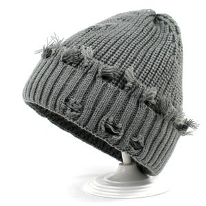 Gorro de Invierno Vintage con Orificios Desgastados, Personalizado con Logotipo, Cálido, Informal, con Puño, para Hombre - Product Image 4