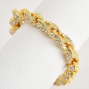 Bracelet en diamant de créateur en vente chaude, parfait pour le travail au bureau ou les fêtes et les cadeaux, disponible au meilleur prix en Inde - Product Image 4