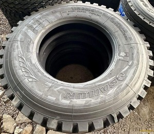 Pneus de camion usagés de qualité supérieure en stock, parfaits pour les véhicules lourds long-courriers, à un prix de gros compétitif - Product Image 6