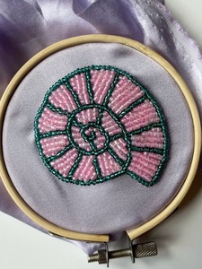 Porte-clés brodé à la main avec des perles de rocaille, avec étiquette personnalisée, broderie de perles de rocaille, porte-clés avec nom pour breloques de sac - Product Image 3