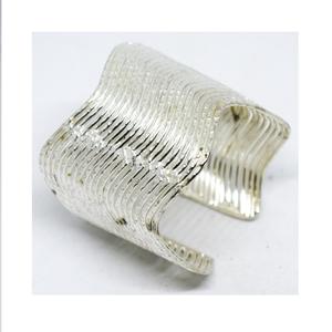 Dernières tendances indiennes faites à la main dans la conception de bracelets en argent mince élégant de mode pour le bracelet fait main d'usage quotidien fait en argent - Product Image 1