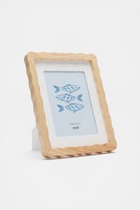 Cadre photo classique en bois fabriqué avec des matériaux durables pour préserver les photos spéciales et améliorer l'esthétique de la pièce - Product Image 2