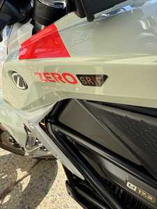 Motocicleta Eléctrica Nueva 2025 Zeros Motorcycles SR/F, Personalizable, Soporte ODM, Garantía de 5 Años, Origen Estadounidense, Opciones de Financiamiento - Product Image 2