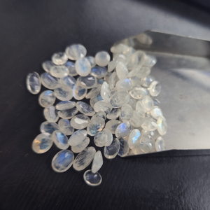 79 piezas de piedra lunar arcoíris natural de 7x5mm a 11x9mm faceta ovalada 152,25 CT Iroc Sales piedra lunar de Fuego Azul piedras preciosas sueltas cortadas US $87 - Product Image 6