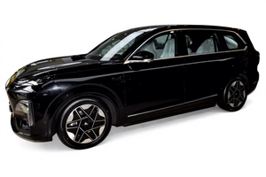 T Avatr 12 Modèle 2024, berline électrique futuriste Gran Coupé noire - Product Image 3