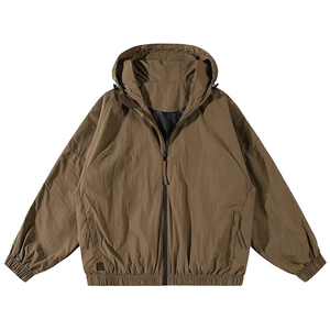 Nueva chaqueta cortavientos impermeable de nailon para exteriores con capucha y bolsillos para hombre, Chaqueta ligera de protección solar, venta al por mayor, alta calidad para hombre - Product Image 1