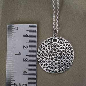 Vente en gros de pendentifs en laiton sans nickel, collier en filigrane mandala à la mode, chaîne à maillons tendance pour femmes et filles, or 18 carats - Product Image 5