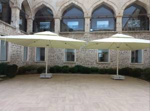 Sombrilla Dorada 250*250/8 con Poste Lateral de Aluminio, Tela Acrílica, Base de Mármol, Parasol Comercial para Exteriores, Hospitales y Almacenes - Product Image 4
