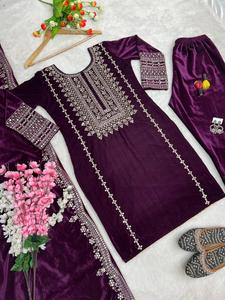 Dernier Designer Viscose Velvet Broderie Séquence Travail Salwar Suit Par Fab Zone - Product Image 2