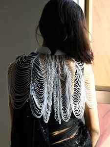 ชุดเดรสแนวเบอร์เลสก์เดรสทรงตรงประดับด้วยลูกปัดและประดับด้วยมุกปักลายเทศกาลอันงดงาม - Product Image 2