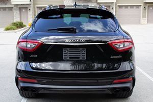 MASERATI LEVANTE S GRANSPORT 2019 d'occasion LHD/RHD - Product Image 2
