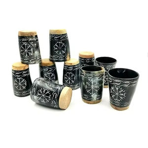 Vaso de chupito de cuerno natural puro hecho a mano, elegante vaso de chupito de cuerno para decoración moderna de bares, diseño tribal a precio económico. - Product Image 1