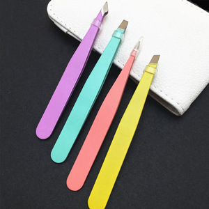 Pinzas para pestañas de alta calidad con logotipo personalizado, pinzas para cejas de acero inoxidable con punta inclinada, duraderas, ecológicas, OEM disponible. - Product Image 4