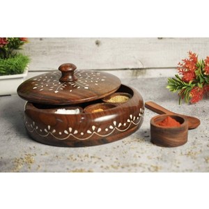 Boîte à épices en bois avec travail en laiton et bois naturel Élégante boîte à épices en bois sculpté avec finition en laiton antique par CRAFT ZONE EXPORT - Product Image 3