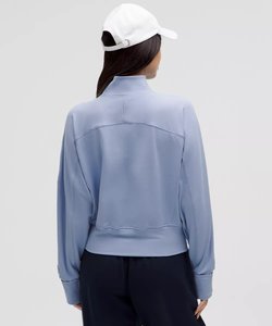 Sudaderas con capucha cortas con cremallera y cuello alto para mujer de alta calidad OEM Opciones de diseño personalizado Transpirable Anti-Shrink Logo Front para invierno - Product Image 6