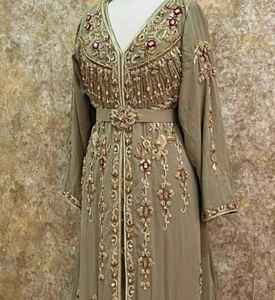 Élégant Modeste Femme Longueur Sol Caftan Arabe Abaya avec Bouton Décor Taille Naturelle Fantaisie Jalabiya Robe Style Musulman - Product Image 1