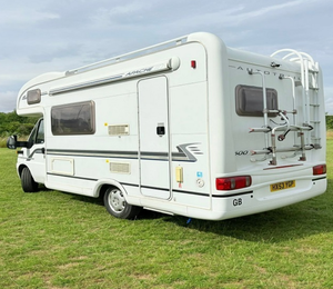 Nouvelle caravane de luxe tout-terrain 4x4 pour 4 à 6 personnes - Product Image 1