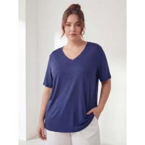 T-shirt col V grande taille pour femme bleu marine - Product Image 1