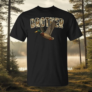 T-shirt camouflage rétro vintage pour la chasse au canard colvert – Design camouflage pour frères – Produit promotionnel - Product Image 3