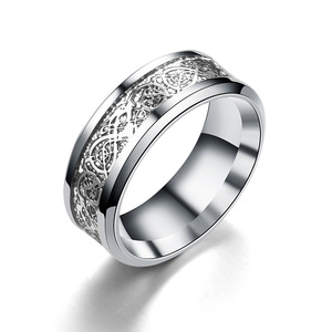 Anello Celtico con Drago in Fibra di Carbonio Rossa da 8mm per Uomo, Bordo Smussato, Fede Nuziale con Drago per Donna, Gioielli da Uomo - Product Image 3