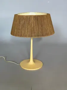 LÁMPARA DE MESA DE HIERRO DE DISEÑO ANTIGUO CON SOMBRA DE MADERA DE LUJO LA MEJOR CALIDAD VENTA CALIENTE ARTESANÍA DE METAL INDIO PARA LA LÁMPARA DE DECORACIÓN DEL HOGAR - Product Image 3