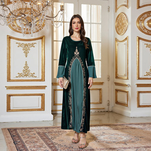 <span class=keywords><strong>Abito</strong></span> musulmano donna in <span class=keywords><strong>velluto</strong></span> Abaya 2025 <span class=keywords><strong>abito</strong></span> invernale Dubai vestito moda moda donna musulmana ricamato a <span class=keywords><strong>maniche</strong></span> <span class=keywords><strong>lunghe</strong></span> - Product Image 1