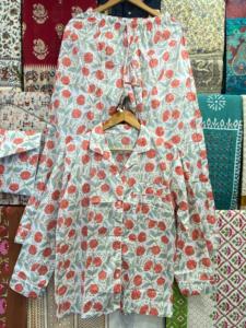 ชุดนอนผ้าฝ้ายอินเดียชุดเสื้อกางเกงสำหรับผู้หญิงพร้อมกระเป๋าชุดกลางคืนผ้าคอตตอนเนื้อนุ่ม100% พิมพ์ลายบล็อคด้วยมือ - Product Image 4