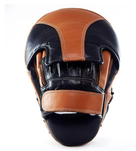 Cibles de frappe en cuir marron et noir pour la boxe, le kickboxing, le Muay Thai, le MMA et la gym – Équipement de protection et coussinets d'entraînement - Product Image 1