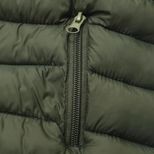 Chaqueta acolchada formal unisex Premium con logotipo frontal de tela impermeable y resistente al viento Impresión de color personalizado Servicio OEM - Product Image 3