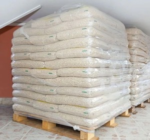 Granulés de bois pour système de chauffage, sac de 15 kg, forme briquette - Product Image 1