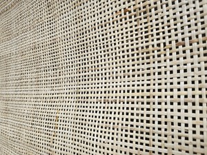 Rollo de Mimbre de Bambú Natural de Vietnam - Mimbre Tejido Hexagonal Ideal para Muebles y Decoración - Product Image 5